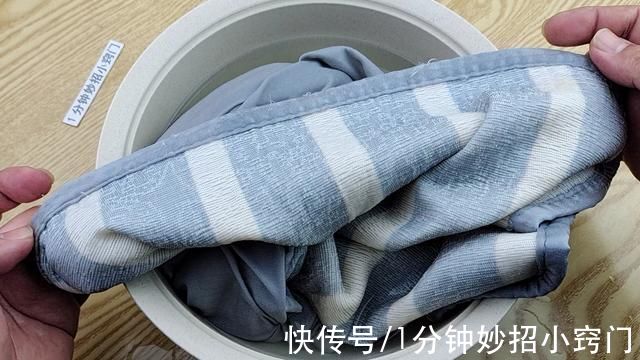洗床单时，往里倒一碗，再脏的床单也能立马洁净如新，真实用