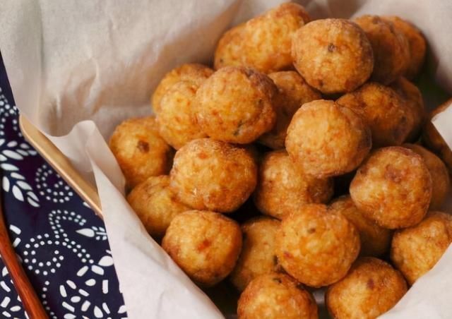  炸肉丸子，做好关键“2步”，丸子炸好酥脆美味，香味足无腥味
