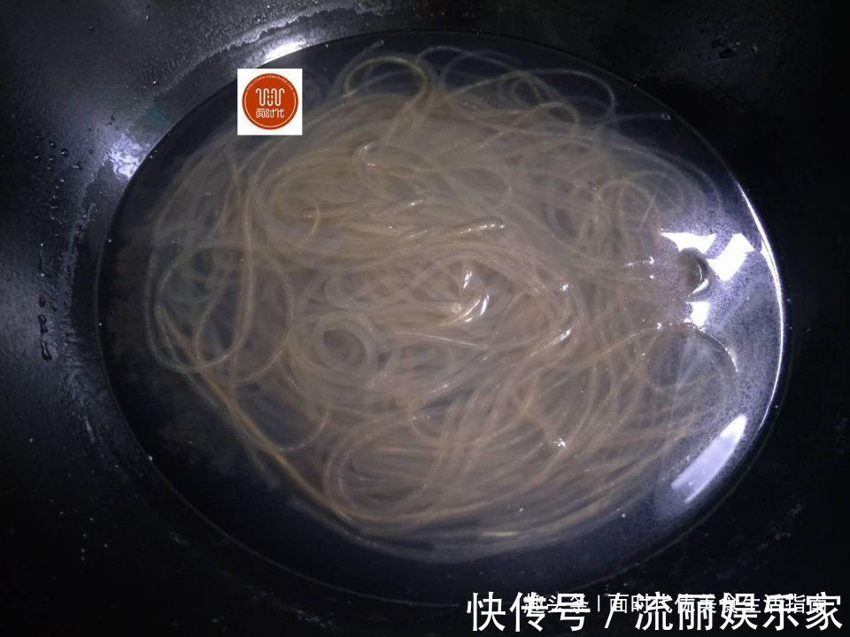 外酥|做韭菜盒子，教你一招，外酥内鲜，好吃不腻，简单又美味！