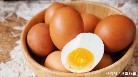 煮鸡蛋,只会清水煮是外行,加上2样,鸡蛋又嫩又香,特好剥壳