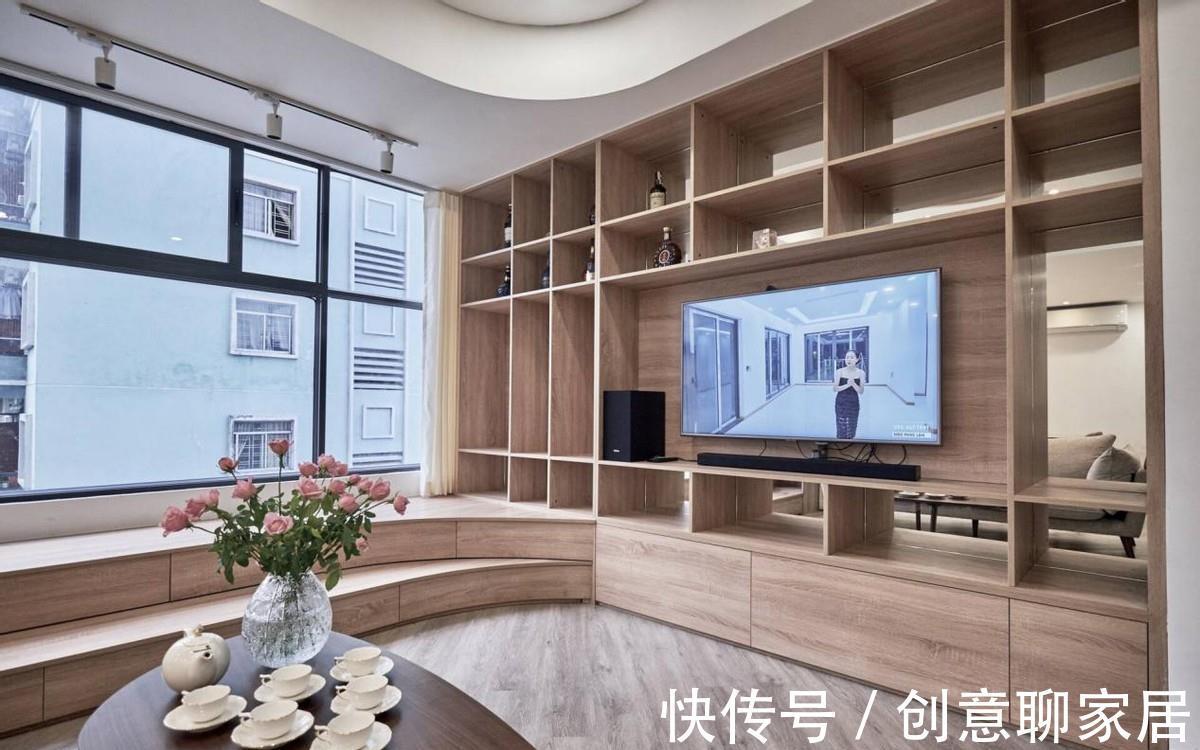 地台|拆掉大白墙，打柜子和地台结合，既是电视隔墙，又是休闲收纳空间