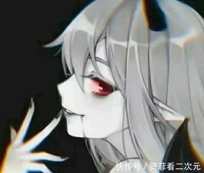 超火“双人”动漫情侣头像试着用微笑细数你给的伤，无奈泪随微笑流出眼眶