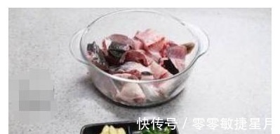 放水|炖鱼汤时,先放水还是先放鱼做错这一步,难怪汤不白,还很腥!
