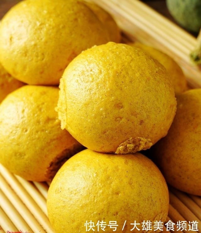 金灿灿的大馒头蓬松又暄软,自带甜味好吃又好看,照着做零失败