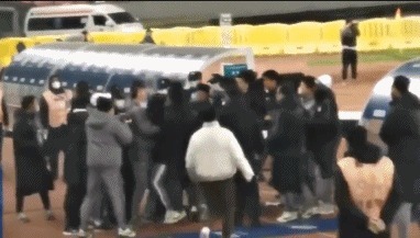 中国足球|中国足坛爆发大规模冲突,中超豪门动手打裁判,足协或顶格制裁