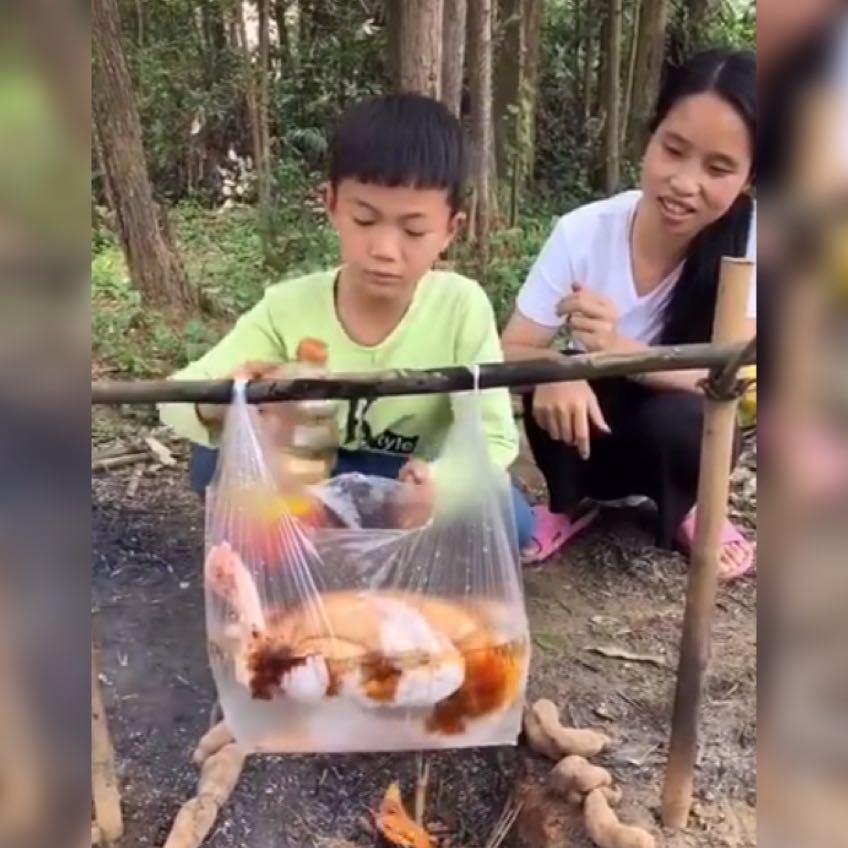 教娃|亲妈教娃用“塑料袋炖鸡”引热议，网友这是边学做饭边学物理吗