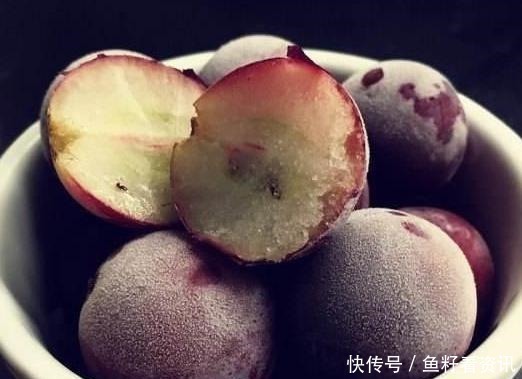 夏天别买冰淇淋了,把这些水果放在冰箱里冷冻一下,口感更好!