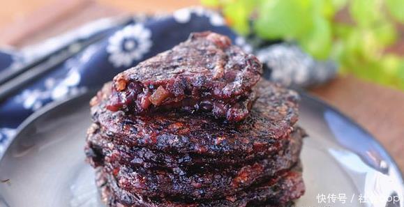 早餐饼|冬天多吃黑米补血比红枣强,蒸一蒸就上桌,细腻好消化,孩子最爱