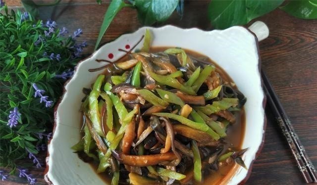 茄子和这个食材是绝配，做法少油更健康，好吃入味更下饭