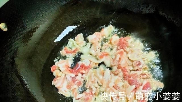 黑木耳|冬季必备的进补素菜，它排第1名，钙和铁比牛肉高，要常给孩子吃