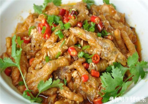 吃着非常温暖的几道家常菜,大厨分享地道做法,营养好吃又解馋