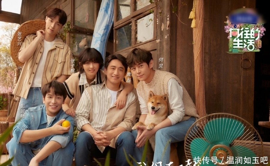 彭昱畅弯腰跟张艺兴握手,张子枫寸步不离张艺兴,跟着疯狂试吃