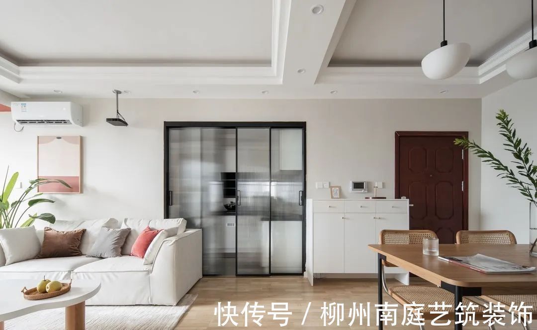 推拉门|简约式装修风格可以怎么做?墙面干净整洁视觉效果大一倍!