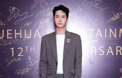 练习生|乐华年会有多土?艺人全程都在憋笑,王一博被赞太理智