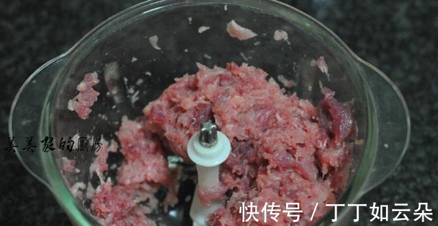 吃了30年饺子，第一次做这馅，鲜嫩多汁，比肉饺子还好吃，鲜！