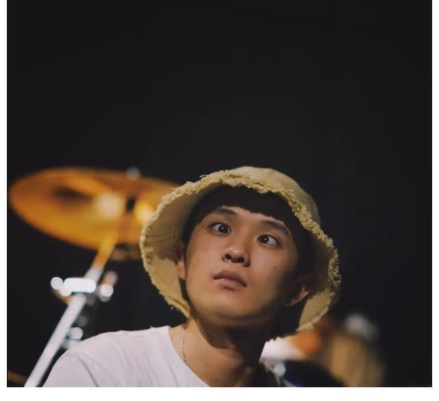 三胞胎：人都是片面地看别人，但没有人是片面地活着 从段子到段子