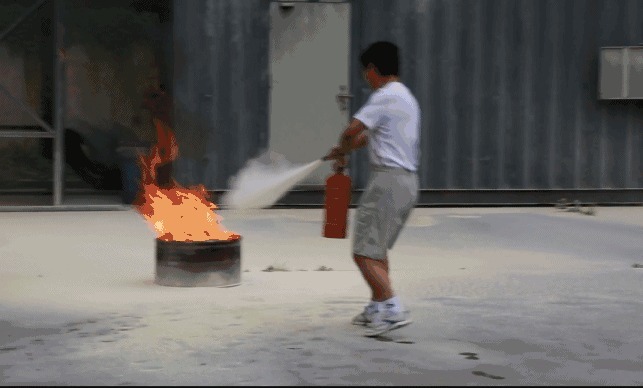 逃生绳|男子网购吹风机会喷火?“双十一”将至,谨慎点!