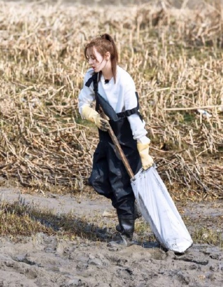 賈乃亮|張藝興、熱巴對(duì)戰(zhàn)，黃磊吐槽像小兩口打架，兩人一起做飯畫面更甜