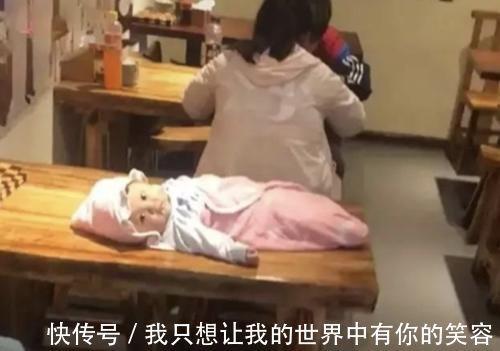 作息时间|夫妻俩餐馆吃饭,路人拍照传到网上,网友:孩子是意外