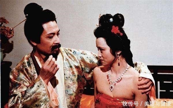 龙禁尉&红楼梦中皇帝忌惮贾府,抄了贾府,只因龙禁尉背后的秘密