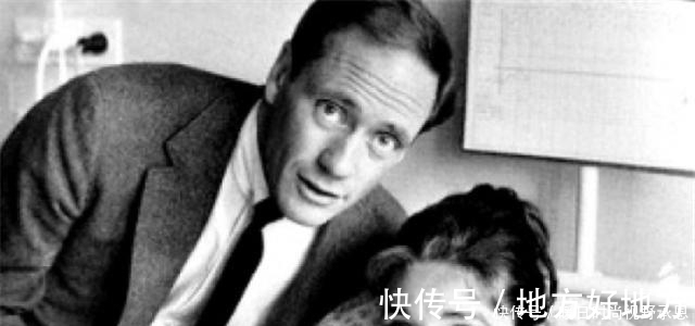 奥斯卡金像奖|纪梵希“爱”了赫本40年,亲手为其披上3次嫁衣,终身不娶