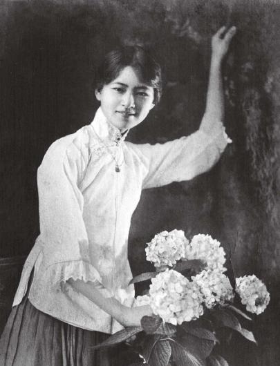 坠入情网|林徽因让众多才子坠入情网,到底有多美看完这组罕见旧照就懂了