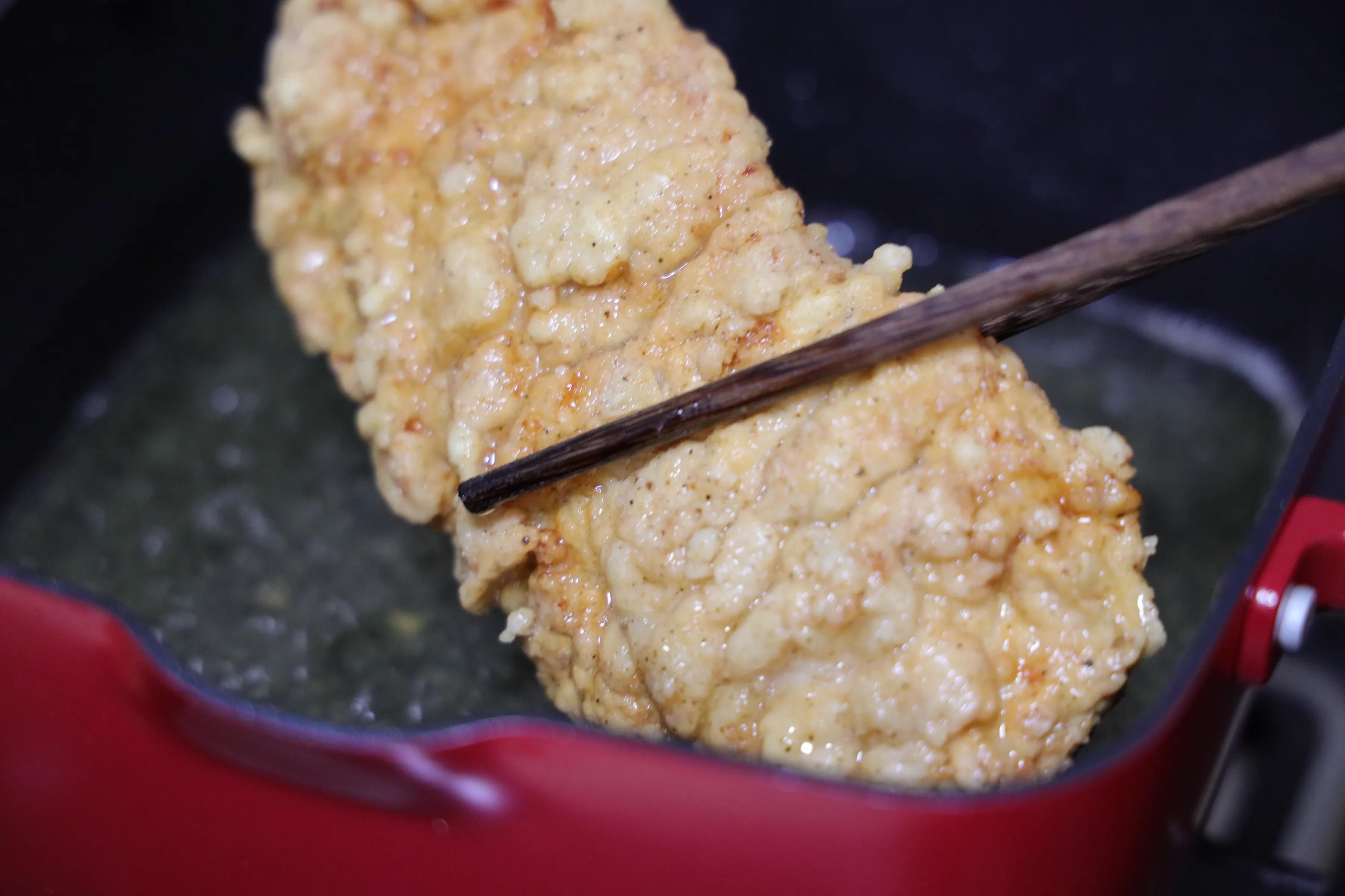 几元的鸡胸肉,简单做下,上桌成了抢手菜,外皮酥脆里面软嫩好吃