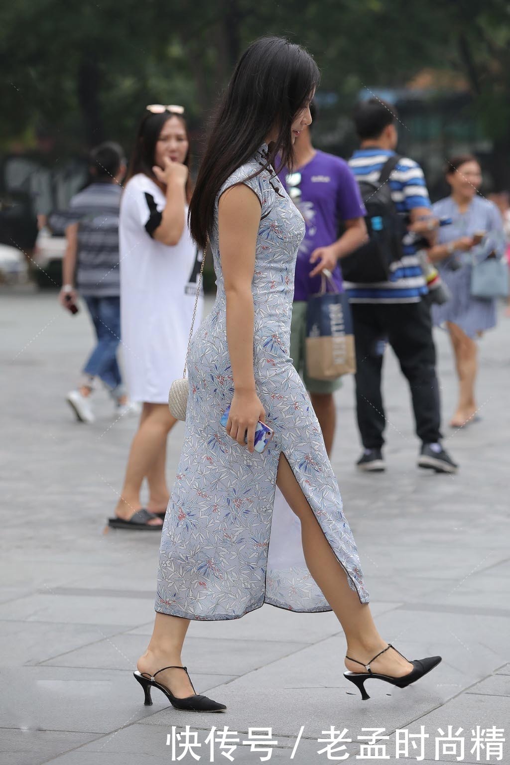 雅致|街拍:偶尔选择旗袍出行,让你分分钟秀出优雅吸睛的造型,雅致又耐看