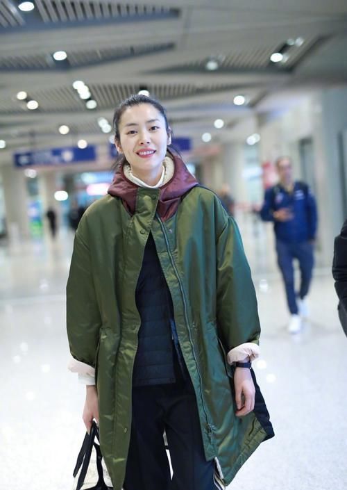 显气质|刘雯是要把“外套”穿火了,时髦保暖又减龄的穿搭,尽显高级感