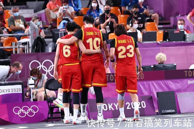 女篮|看哭了啊!29年的漫长等待,中国篮球,终于站上奥运领奖台