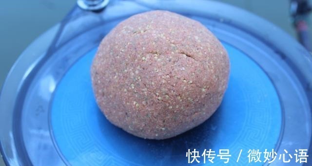 酒米|不怕小鱼的蚯蚓挂法,无倒刺鱼钩适用,秋冬野钓上鱼更多!