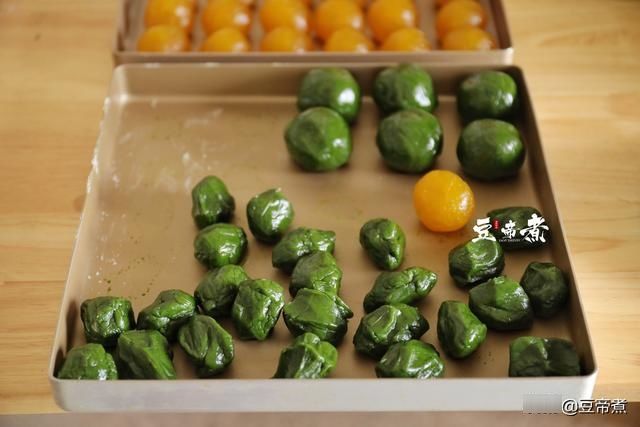 抹茶|中秋节给亲戚朋友做的小清新月饼，造型好看味道清香怎么吃也不腻