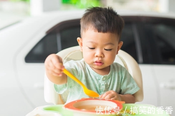 补充蛋白质|1~2岁宝宝如何安排饮食每天喝多少奶,吃多少辅食,你做对了吗