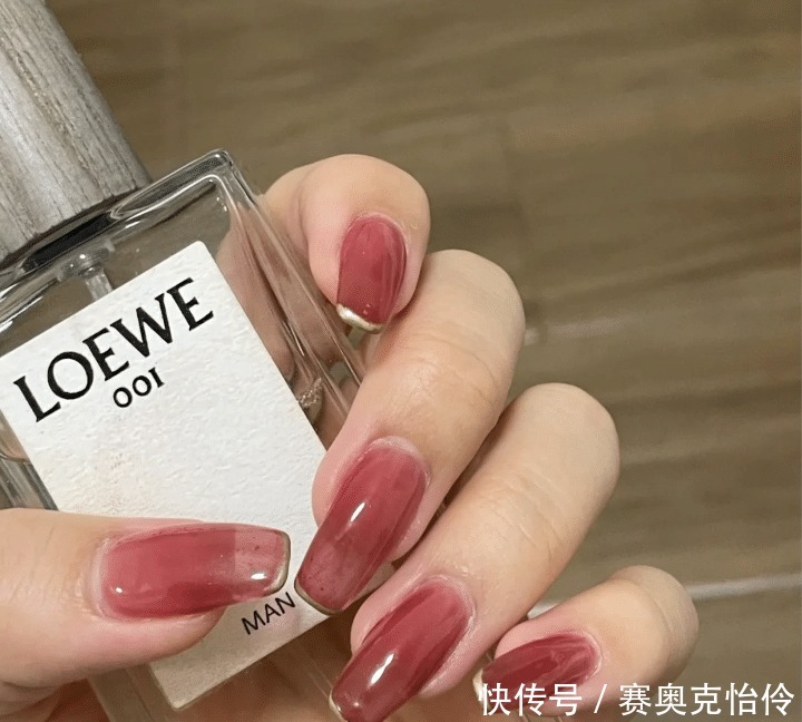 温柔可爱的果冻感美甲，拿图去做！