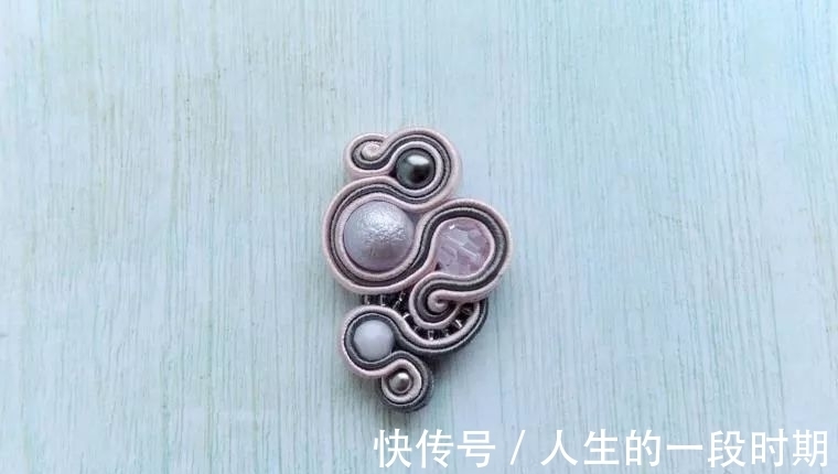 蛇腹线 款式各不相同,蛇腹线手工饰品展示了独特的美