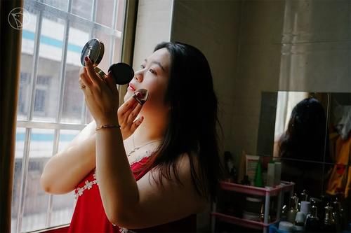 大码|200斤女孩在乡下被嘲笑，进城做大码模特快乐谋生