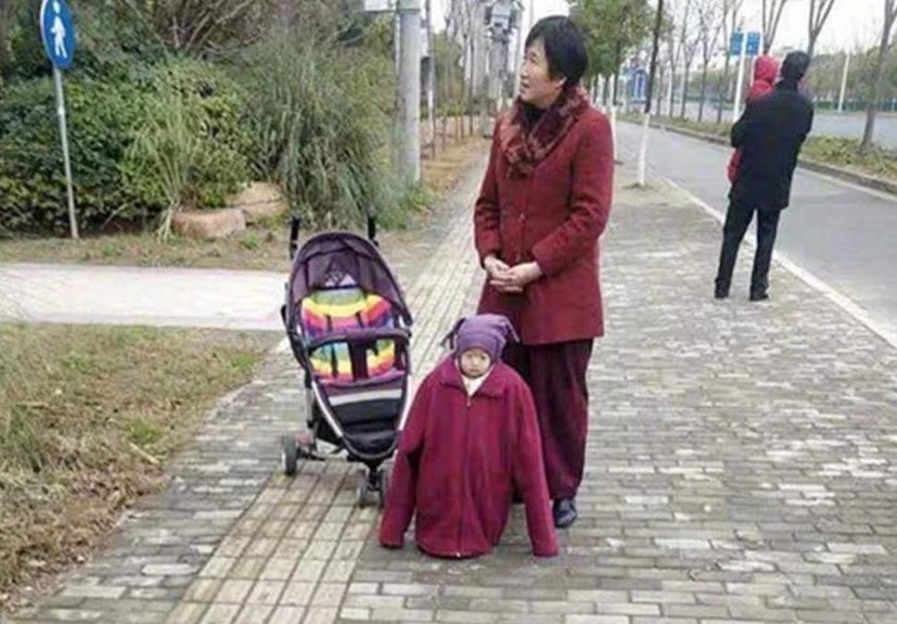 农村|三胞胎交给奶奶带了三个月,妈妈直接认不出,画面太真实