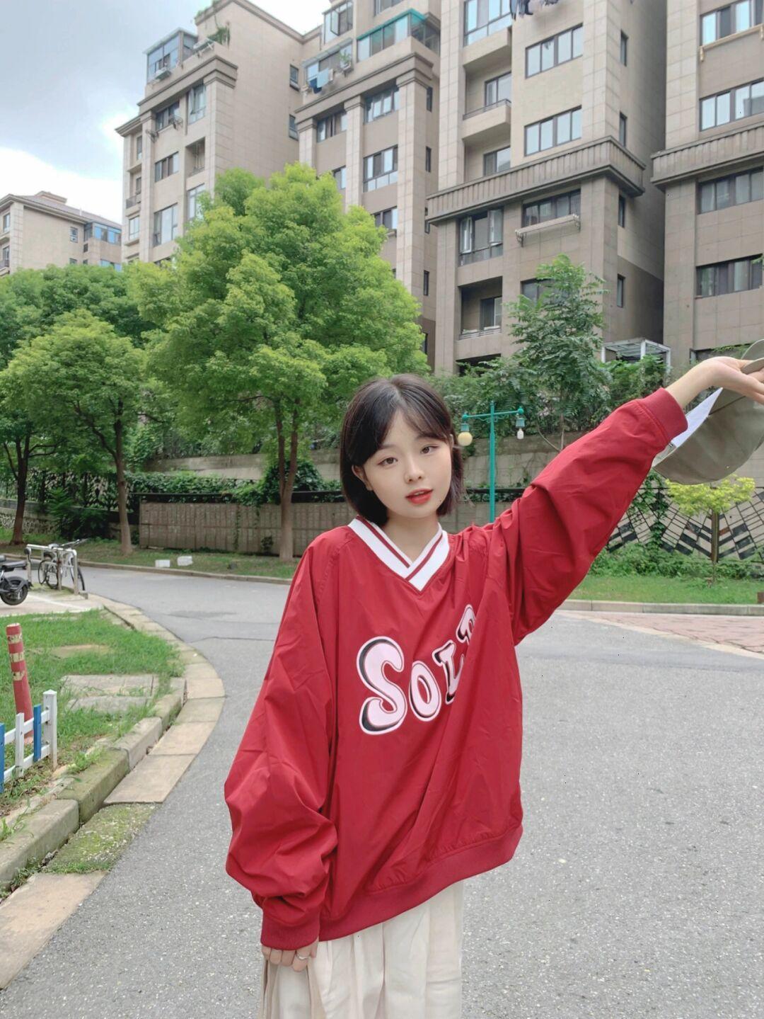 红色字母卫衣+白色休闲裤,韩范十足!|早秋卫衣合集| 韩范