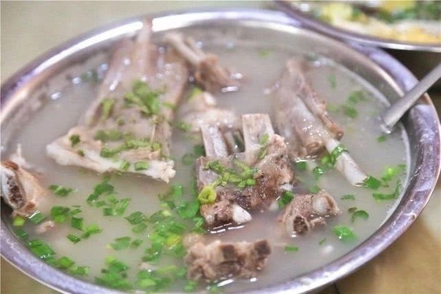 羊排|煮羊肉汤没那么复杂,只需2味调料,15个小时,没膻味更鲜美