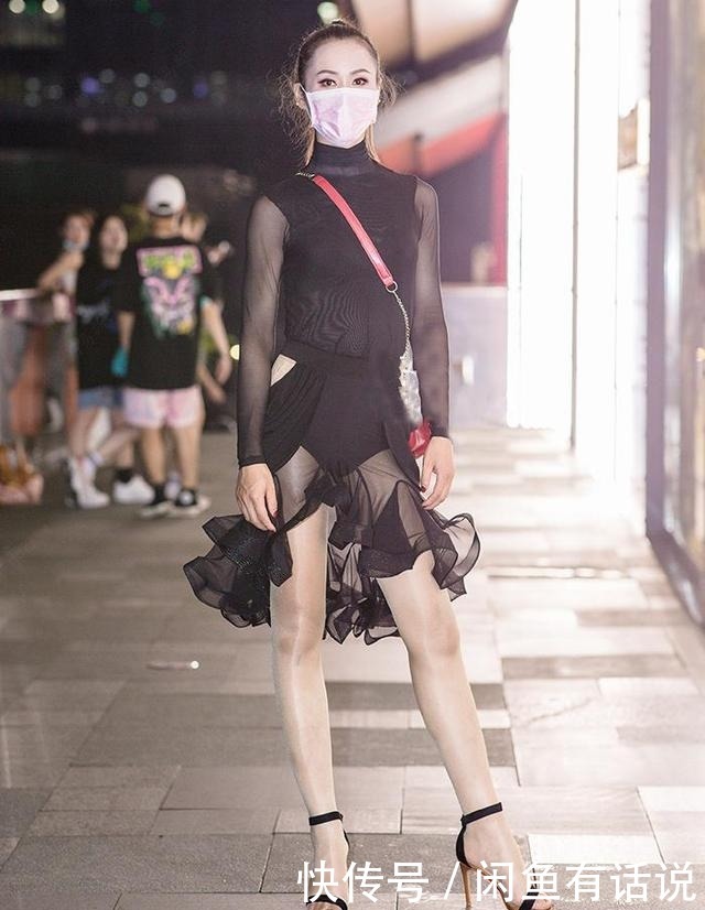 洋气|性感要讲究分寸感,现在流行的“半透裙”就刚刚好,洋气又显高级