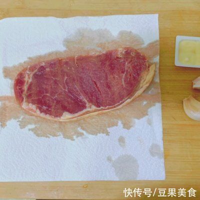 只要掌握好比例，牛排就能一次成功