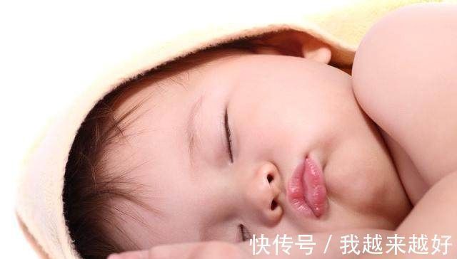 婴儿|宝宝睡前有这些习惯，说明她缺乏安全感了，你家宝宝有吗