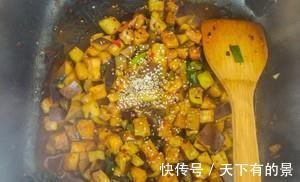 家常小炒，香辣茄块，简单美味营养，超级下饭，今晚米饭不够吃