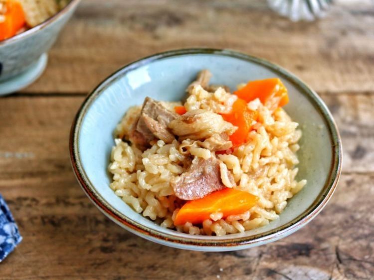 羊肉焖饭，简单又味美，焖一焖上桌，一锅搞定一餐