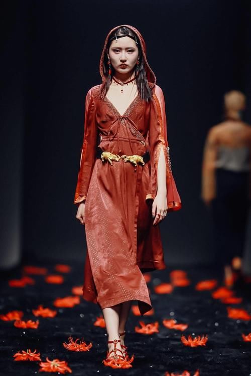 LUOOIFSTUDIO独立设计师品牌发布2021秋冬系列