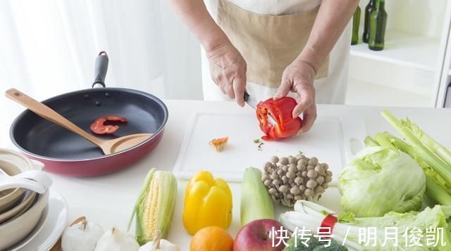 糖尿病|糖尿病的“天敌”就藏在我们身边,每天睡前吃几口,降血糖清血管