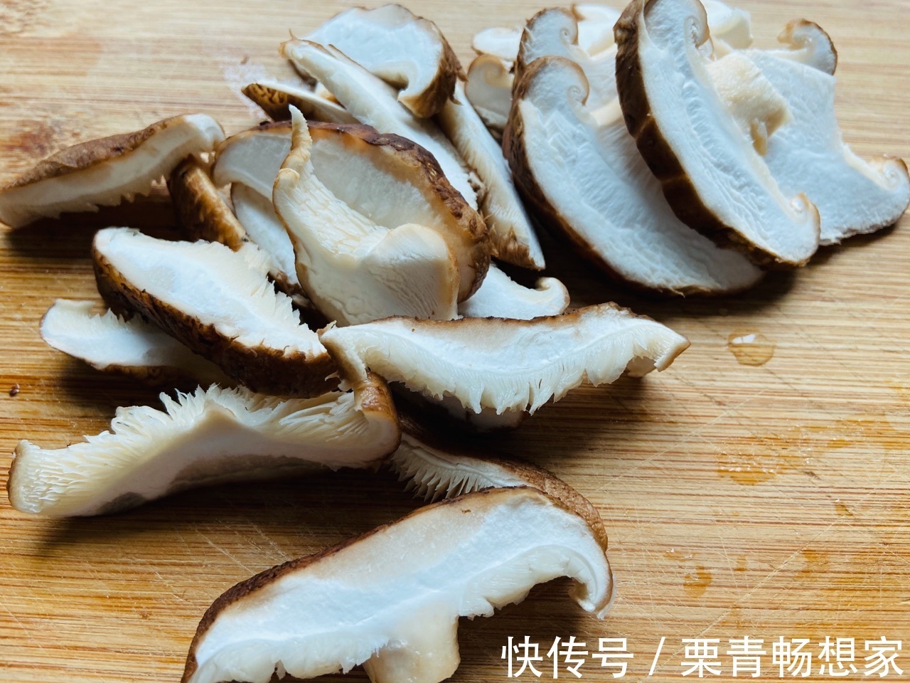 香菇土豆腊肠焖饭，美味好吃，健康有营养