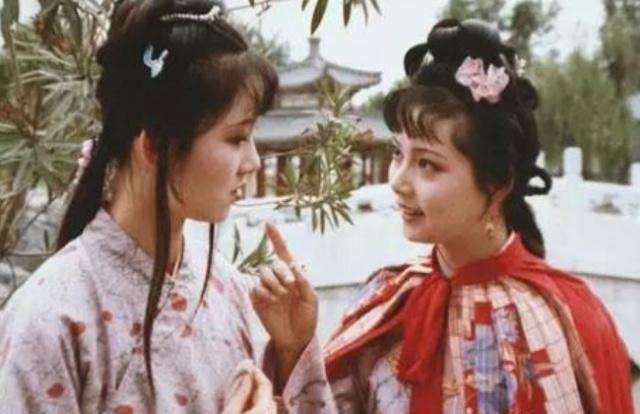 碧玉佩!邢岫烟和宝玉同一天生日,那么这两人有什么特殊关系