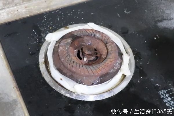 抓紧在灶台撒把食盐,10个家庭9个都需要,学会一年能省几百元