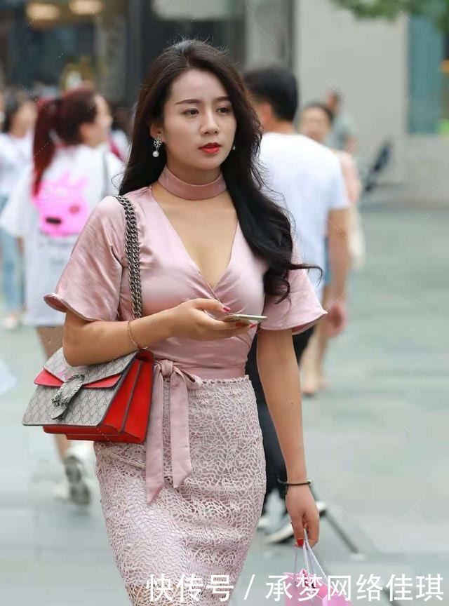 街头|“胯宽腿粗”怎么办?街头美女帮你解决问题,轻松秀出苗条身材